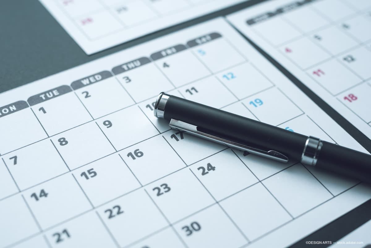 an image of a blank calendar and a pen. (Image Credit: AdobeStock/DESIGN ARTS)