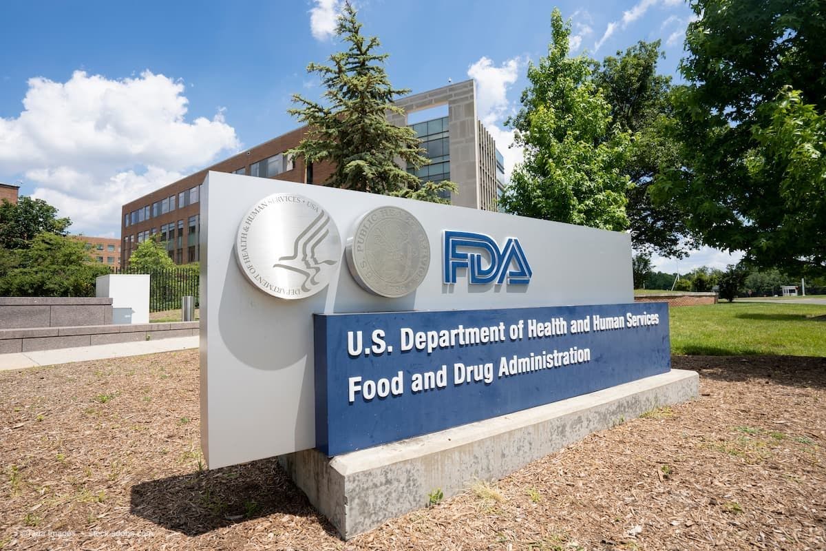 An image of the FDA sign outside of the building (Image Credit: AdobeStock/Tada Images)